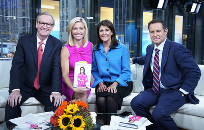 外出禁止で「美容室やネイルサロンに行けない」、米FOX司会者発言に非難の嵐