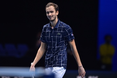 メドベージェフ、ナダル破って初V阻止 ATPファイナルズ決勝進出