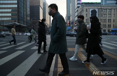 韓国・会社員の55％は月給33万円未満…高所得は科学・金融業