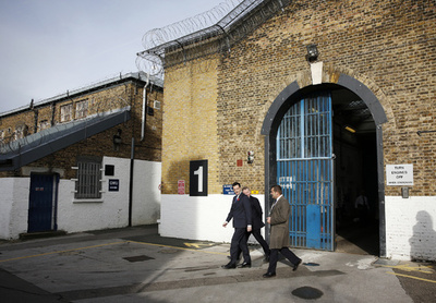 英、1700人を早期釈放 刑務所過密緩和で