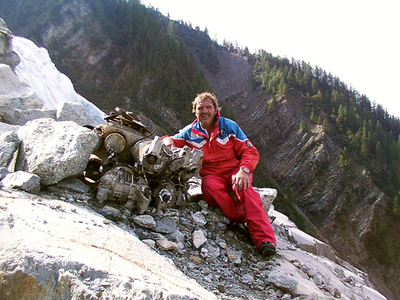 1950年代にモンブランに墜落の印旅客機、収集家がエンジンを発見