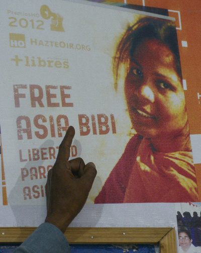 イスラム冒涜で元死刑囚のキリスト教徒女性、パキスタン出国