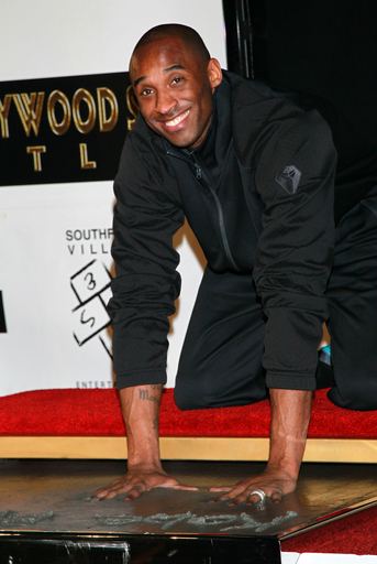 コービー・ブライアント、ハリウッドに手形を刻む