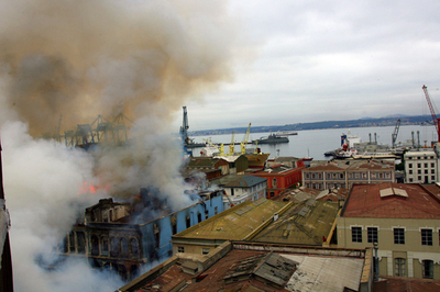 世界文化遺産バルパライソでガス爆発、1人死亡 - チリ