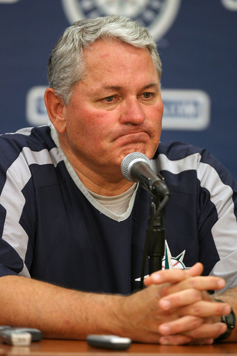 ハーグローヴ監督 シーズン途中で突然の辞任