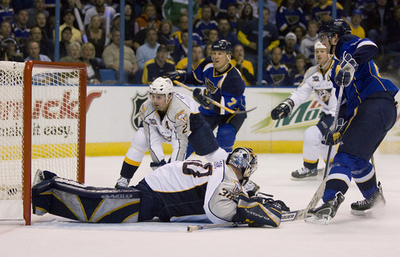 ブルース ホーム初戦でプレデターズに勝利