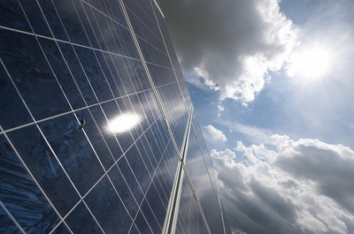 夏の太陽光で冬ぽかぽか、カナダの地域プロジェクトに世界環境賞