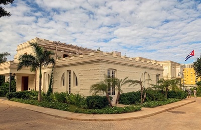 キューバ「カストロセンター」 愛読書に拳銃、電話機も