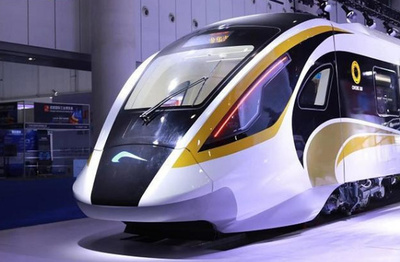 「黄金の仮面」新型通勤列車が成都に登場