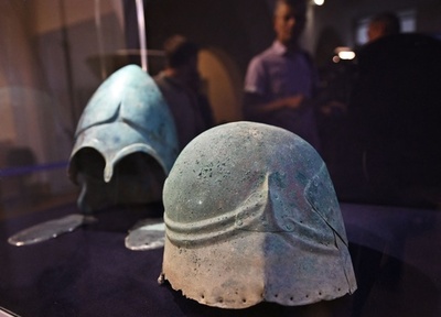 ウクライナ、古代の遺物6000点超を押収 クリミアの盗難品か