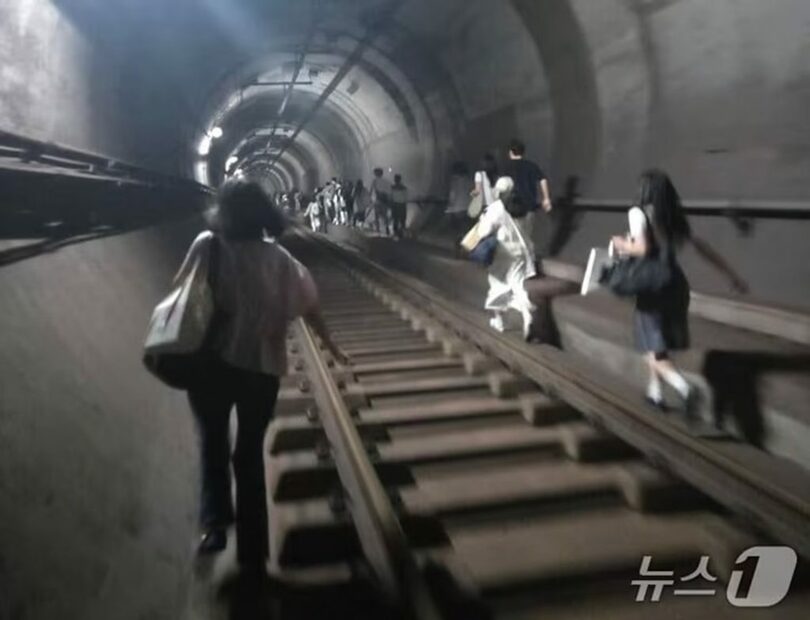 脱出の様子を写したとされる写真＝オンラインコミュニティ(c)news1