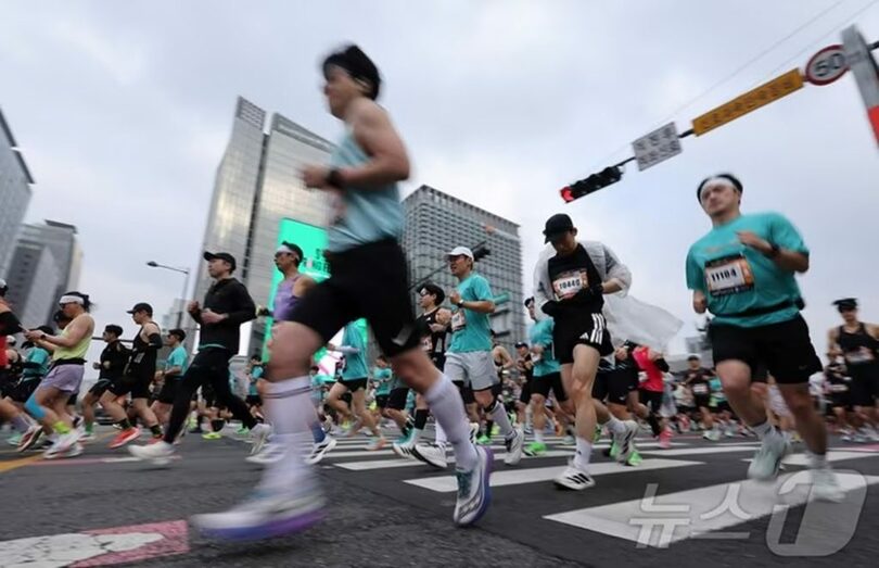 5日、ソウル市鍾路区光化門広場で開かれたマラソン大会(c)news1