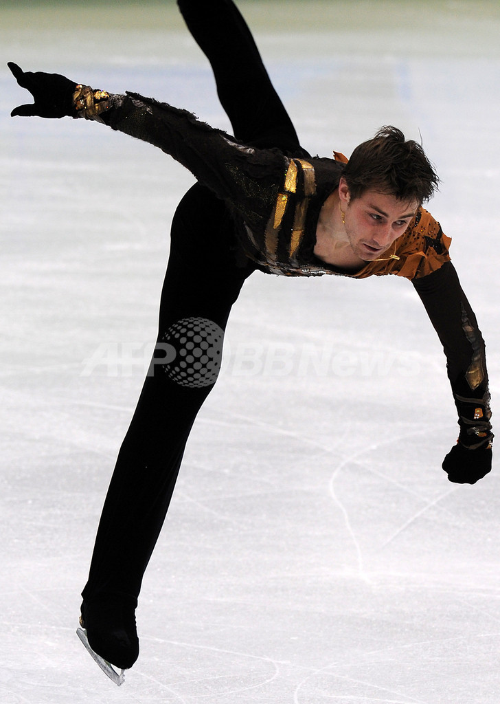 高橋が男子フィギュア初メダルの銅 優勝はライサチェク、バンクーバー冬季五輪