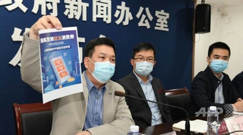 中国、「消費券」で経済回復を後押し 起爆剤になるか