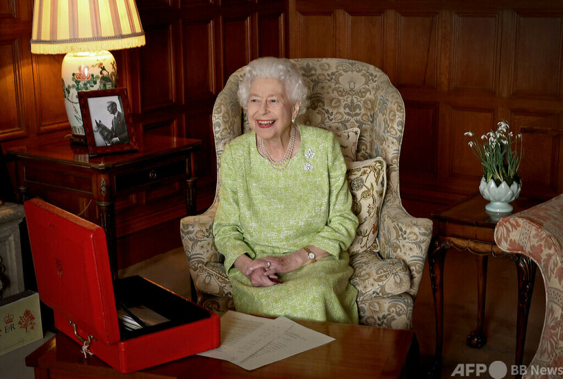 英女王、「軽微な」症状で公務をキャンセル