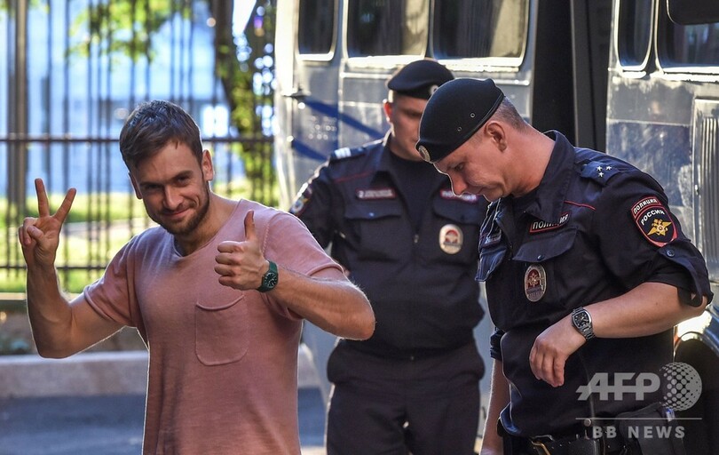 「プッシー・ライオット」メンバー毒盛られた恐れ W杯でピッチ乱入