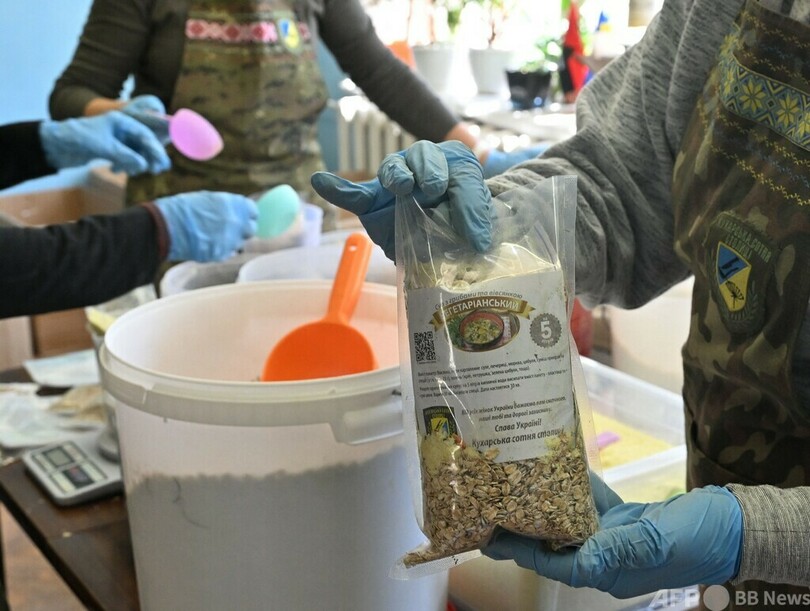 前線で食べられる即席ボルシチ、市民が用意 ウクライナ