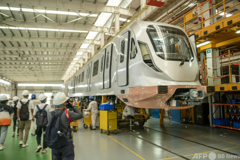 中国・成都で新地下鉄車両を公開 国際空港と直結