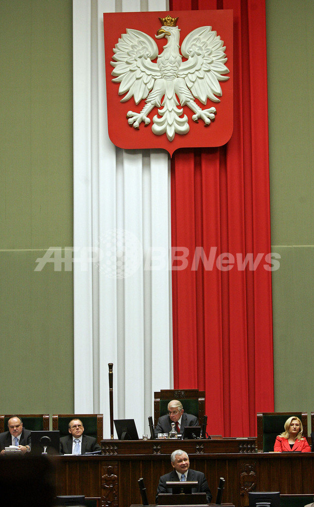 ポーランドのヤロスワフ・カチンスキ首相、総選挙での敗北を受け辞任