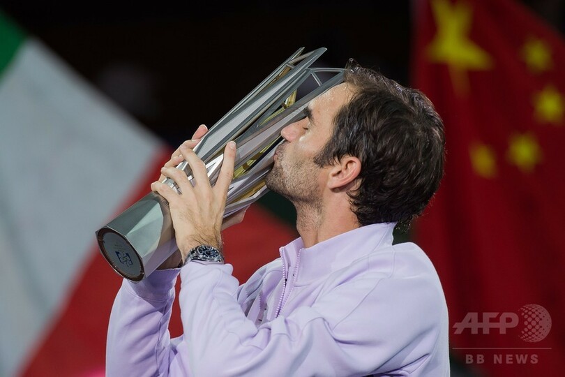 フェデラーが宿敵ナダルに完勝 「最高のプレー」で上海マスターズV