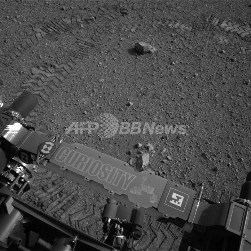 火星地表にわだちくっきり、キュリオシティー初テスト走行に成功