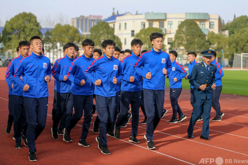 若いスポーツ選手に軍事教練、「鉄の軍団」目指す 中国