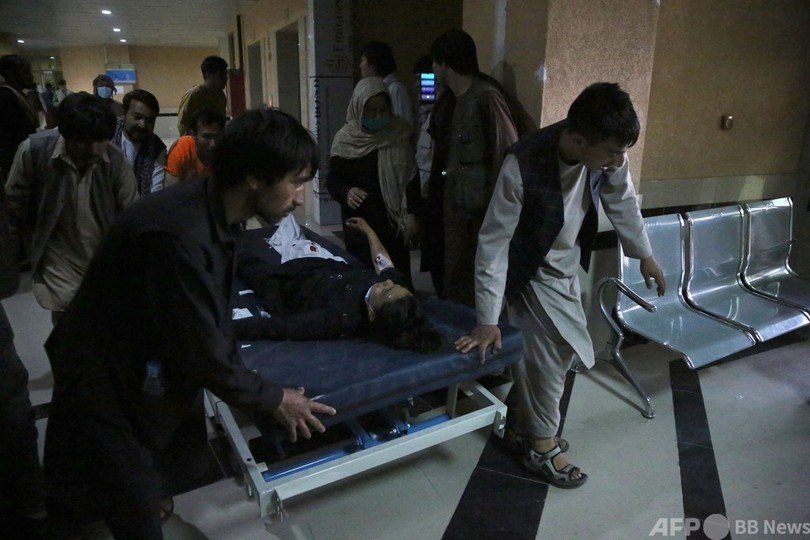 アフガン首都の女子校近くで爆発、生徒ら30人以上死亡