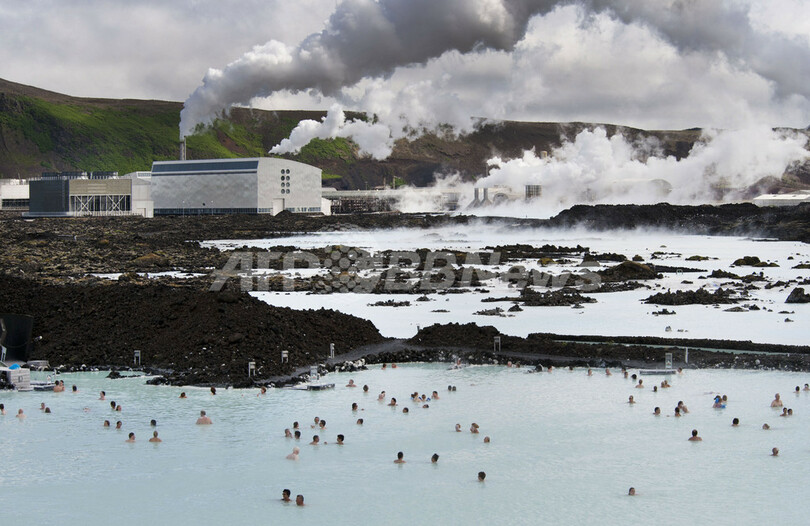 アイスランドの巨大温泉「ブルーラグーン」