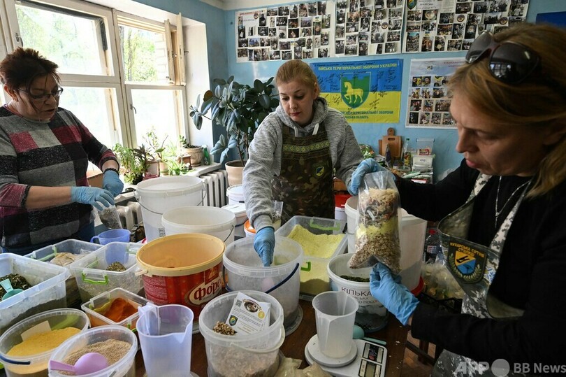 前線で食べられる即席ボルシチ、市民が用意 ウクライナ