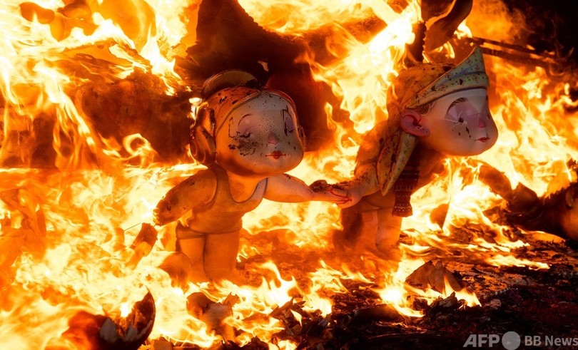 スペインの火祭り ファリャス 最終日迎え燃やされる展示物 写真15枚 国際ニュース Afpbb News