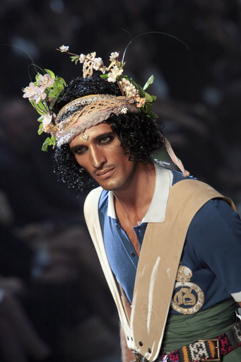 10年春夏パリ・メンズコレクション＞ジョン・ガリアーノ、新作を発表