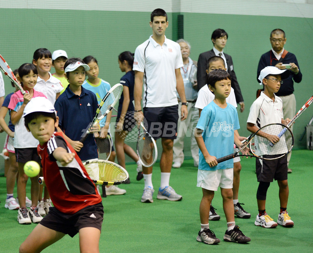 ジョコビッチが東京で「子どもテニス教室」を開催
