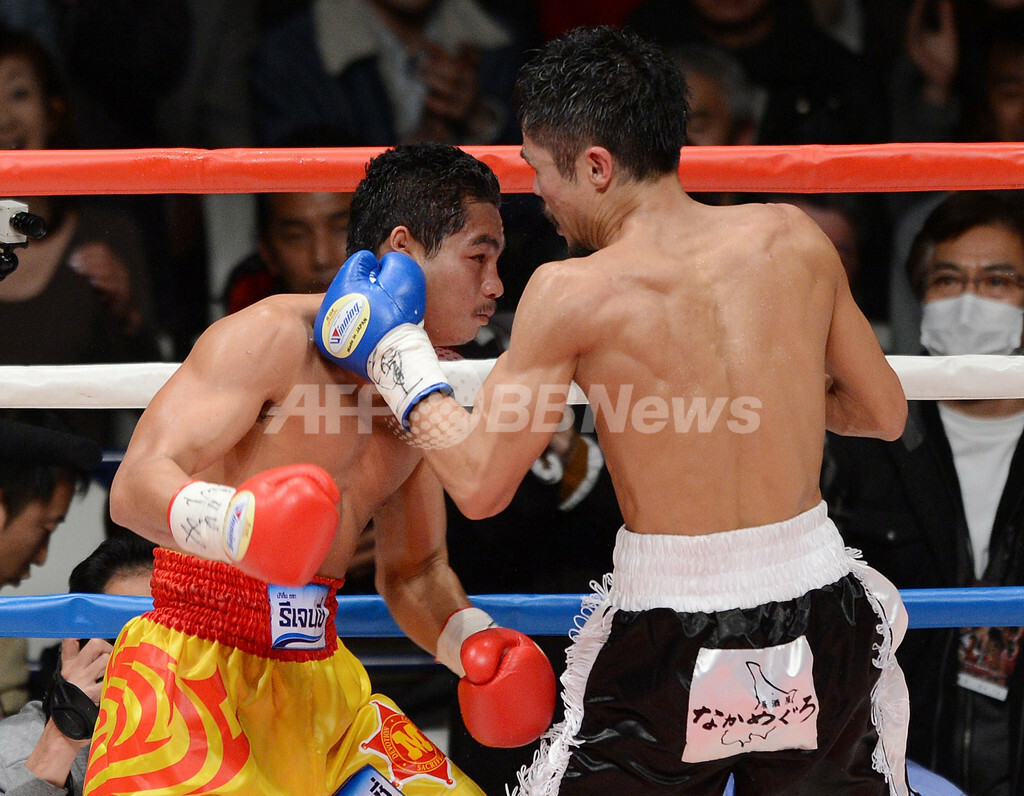 河野がテーパリットにKO勝ち、WBAスーパーフライ級王座を奪取