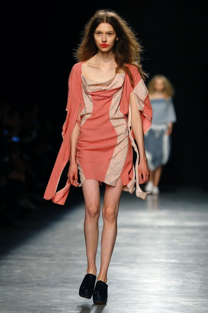 「アンドレアス・クロンターラー フォー ヴィヴィアン・ウエストウッド」17年春夏