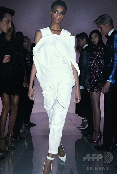 「トム フォード」16年春夏コレクション、ガガをフィーチャーし動画で発表