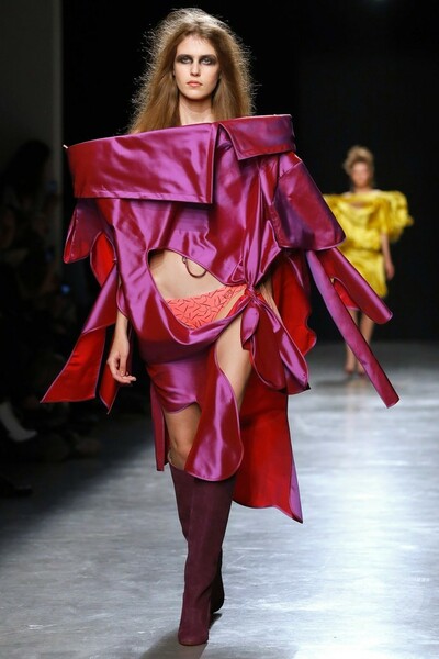 「アンドレアス・クロンターラー フォー ヴィヴィアン・ウエストウッド」17年春夏