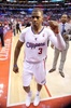 13-14NBAプレーオフ1回戦（7回戦制）、ロサンゼルス・クリッパーズ（Los Angeles Clippers）対ゴールデンステイト・ウォリアーズ（Golden State Warriors）第7戦。試合に勝利し、ガッツポーズを見せるロサンゼルス・クリッパーズのクリス・ポール（Chris Paul、2014年5月3日撮影）。(c)AFP/Getty Images/Stephen Dunn