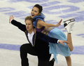 フィギュアスケート全米選手権（2013 Prudential U.S. Figure Skating Championships）は25日、米ネブラスカ（Nebraska）州オマハ（Omaha）にあるセンチュリーリンク・センター（CenturyLink Center）で行われ、アイスダンス・ショートダンス（SD）ではメリル・デイビス（Meryl Davis）/チャーリー・ホワイト（Charlie White）組が自己79.02点で首位に立った。

演技に臨むメディソン・チョーク（Madison Chock）/エヴァン・ベイツ（Evan Bates）組（2013年1月25日撮影）。(c)AFP/Getty Images/Jonathan Daniel