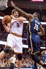 15-16NBA、クリーブランド・キャバリアーズ対インディアナ・ペイサーズ。リバウンドを奪うクリーブランド・キャバリアーズのケビン・ラブ（2015年11月8日撮影）。(c)AFP/Getty Images/Jason Miller