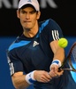 全豪オープンテニス（Australian Open Tennis Tournament 2014)、男子シングルス準々決勝。リターンを打つアンディ・マレー（Andy Murray、2014年1月22日撮影）。(c)AFP/SAEED KHAN