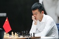 カザフスタンの首都アスタナで、世界チェス選手権の試合に臨む中国の丁立人（2023年4月9日撮影）。(c)AFP