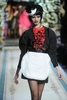 ニューヨーク市内ピエール ホテル（The Pierre Hotel）で開催された「ランバン フォー H&amp;M（Lanvin for H&amp;M）」のオートクチュール・ファッションショー（2010年11月18日撮影）。（c）AFP/Getty Images/Jamie McCarthy