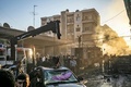 シリア北東部カミシリで起きた同時爆発の現場（2019年11月11日撮影）。(c)Delil souleiman / AFP
