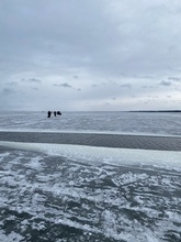 湖の氷分離で立往生 釣り人200人救助 米