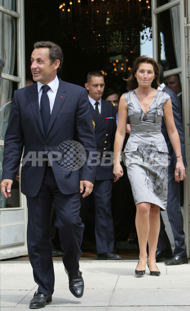 サルコジ大統領夫妻が離婚間近」、仏地方紙 写真1枚 国際ニュース