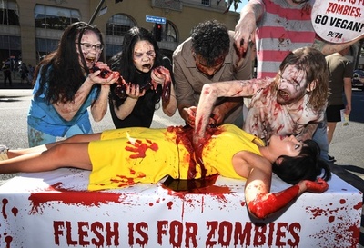 動物愛護団体PETA、ゾンビに扮して食肉消費に抗議 米