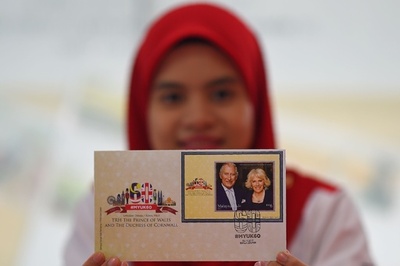 マレーシア、チャールズ英皇太子夫妻の記念切手発行