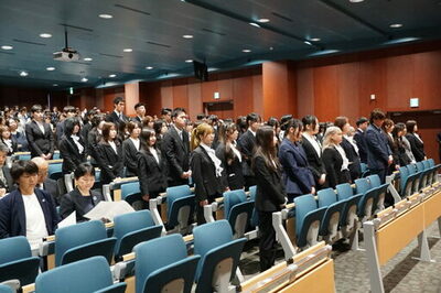 亀田医療大学が令和8年度入学式を挙行 ― 学部生67名、大学院生10名が入学