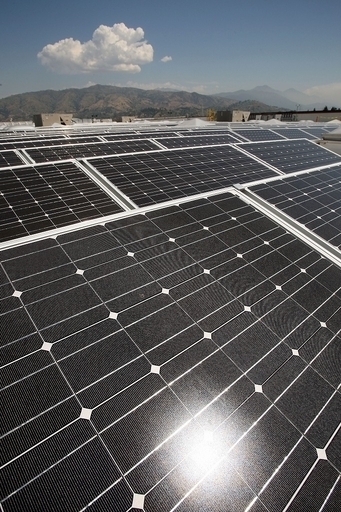 米グーグル、太陽光発電所の建設に75億円投資