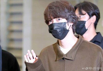 入隊を控えたBTSのJIN、コールドプレイと公演 – KOREA WAVE